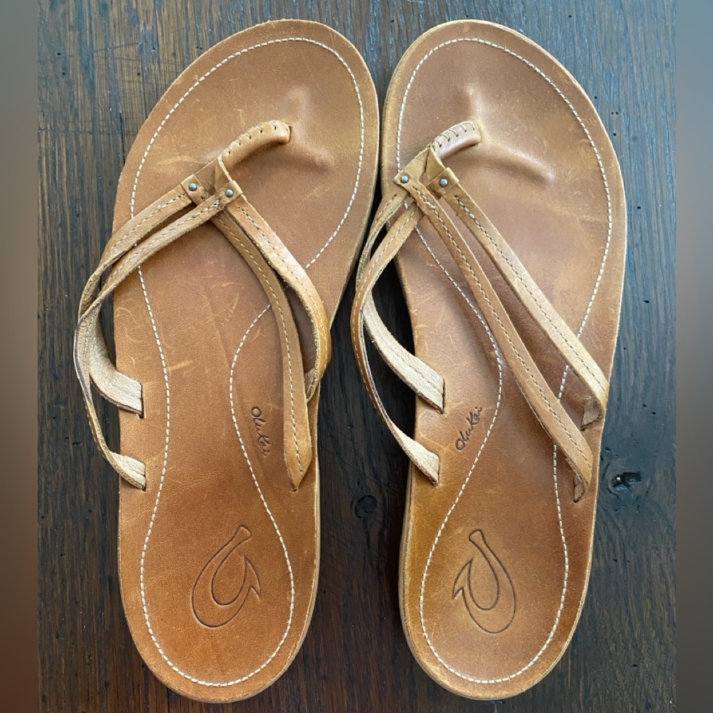 Olukai thin leather flip flop - size 10